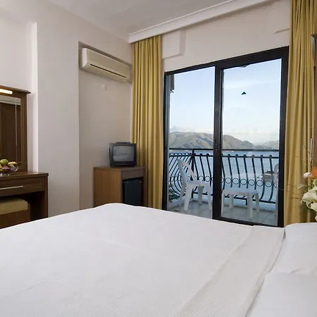 Bliss Beach Hotel Отель