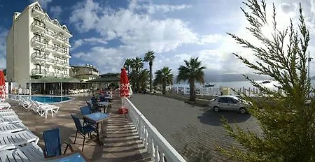 Bliss Beach Hotel מלון