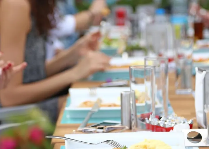 Yuzbasi Μαρμαρίς