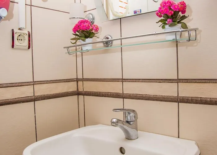 Yuzbasi Μαρμαρίς