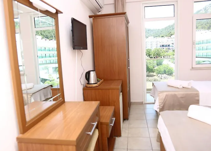 Yuzbasi 3* Μαρμαρίς